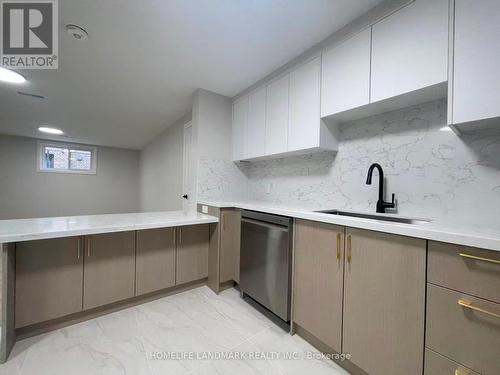 UNIT 3 - 17 ROSEMEADE AVENUE , Toronto, Ontario M8Y 3A2 2