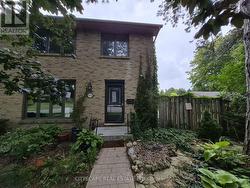 8 - 850 BERKSHIRE DRIVE  London South, ON N6J 3S7