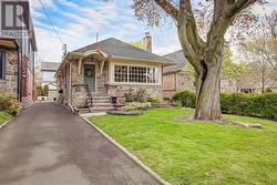 83 BRENTWOOD ROAD S  Toronto, ON M8Z 3N4