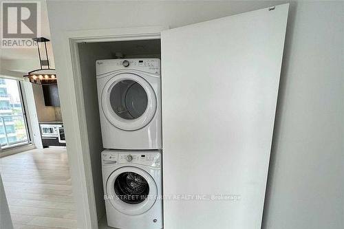 303 - 117 Mcmahon Drive, Toronto, ON - Indoor Photo Showing Laundry Room