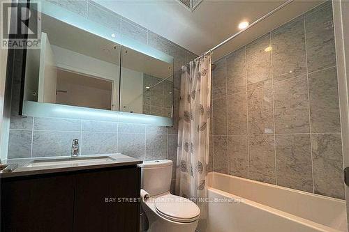 303 - 117 Mcmahon Drive, Toronto, ON - Indoor Photo Showing Bathroom