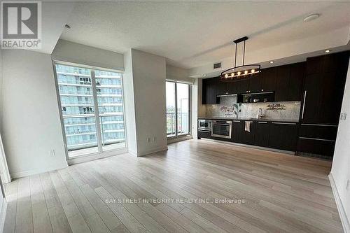 303 - 117 Mcmahon Drive, Toronto, ON - Indoor