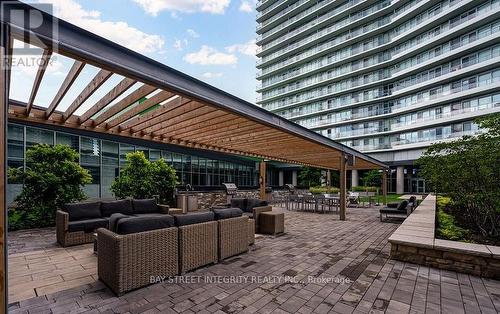 303 - 117 Mcmahon Drive, Toronto, ON - Outdoor