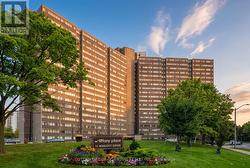 1810 - 11 WINCOTT DRIVE Toronto, ON M9R 2R9