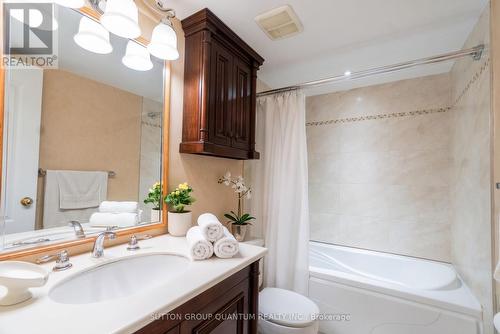 1810 - 11 Wincott Drive, Toronto, ON - Indoor Photo Showing Bathroom