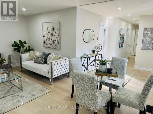 35 Silver Aspen Crescent, Kitchener, ON - Indoor Photo Showing Living Room
