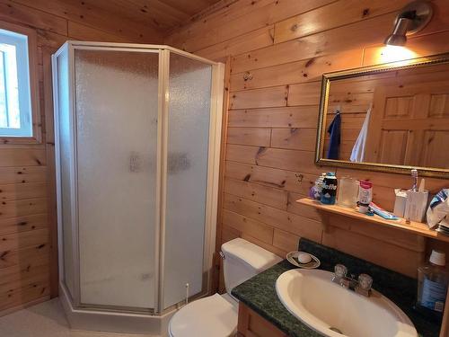 2 Moore Bay, Kenora, ON - Indoor Photo Showing Bathroom