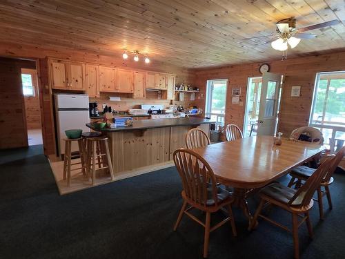 2 Moore Bay, Kenora, ON - Indoor Photo Showing Dining Room