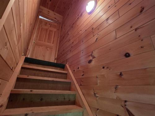 2 Moore Bay, Kenora, ON - Indoor Photo Showing Other Room
