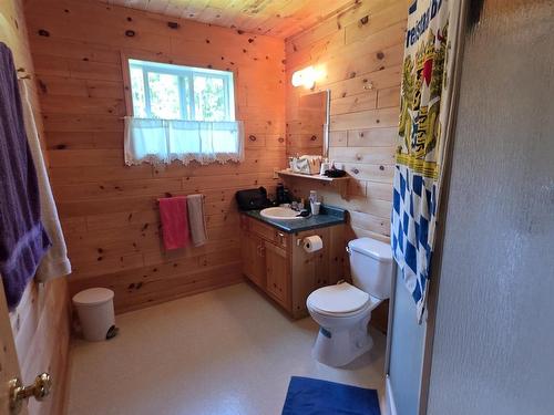 2 Moore Bay, Kenora, ON - Indoor Photo Showing Bathroom