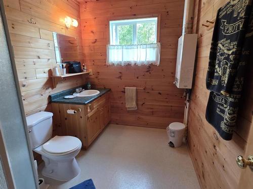2 Moore Bay, Kenora, ON - Indoor Photo Showing Bathroom