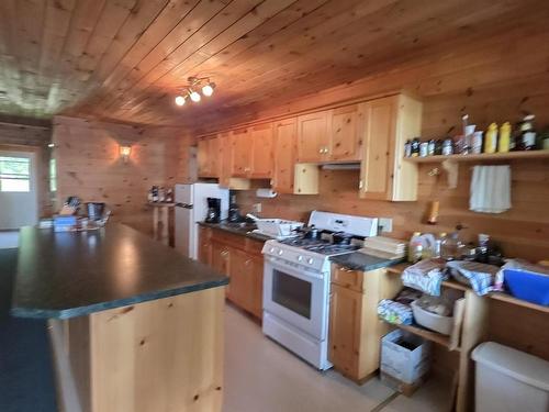 2 Moore Bay, Kenora, ON - Indoor Photo Showing Kitchen