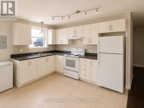 2 - 143 WESTCHESTER CRESCENT , St. Catharines (E. Chester), Ontario L2P 2N8 4