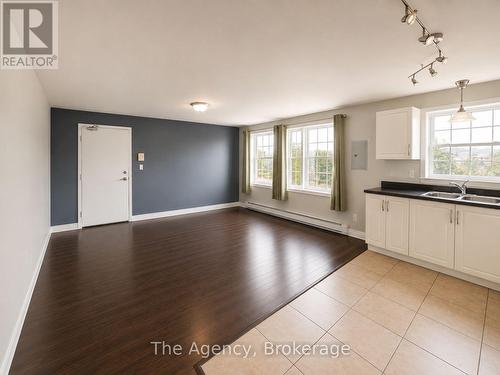 5 - 143 WESTCHESTER CRESCENT , St. Catharines (E. Chester), Ontario L2P 2N8 5