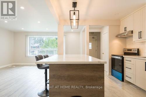 MAIN HOUSE - 6 BELLVARE CRESCENT , Toronto, Ontario M1R 2M9 5