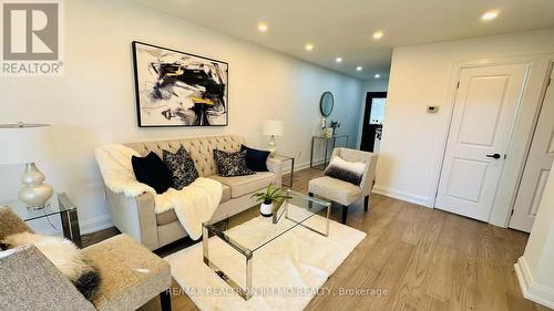 UPPER - 65 HEASLIP TERRACE , Toronto, Ontario M1T 1W8