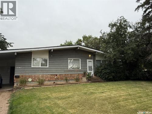 1141 Hartney Avenue, Weyburn, SK - Outdoor