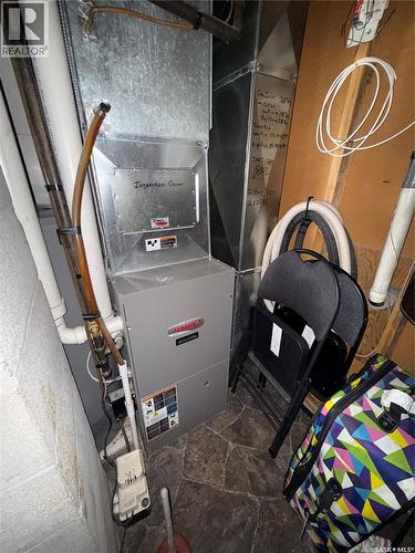 1141 Hartney Avenue, Weyburn, SK - Indoor Photo Showing Basement