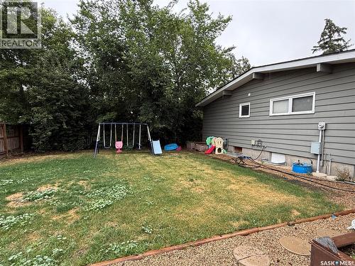 1141 Hartney Avenue, Weyburn, SK - Outdoor