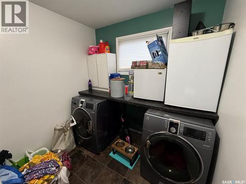 1141 Hartney Avenue, Weyburn, SK - Indoor Photo Showing Laundry Room