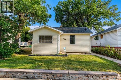 806 Stadacona STREET W  Moose Jaw, SK S6H 2A6