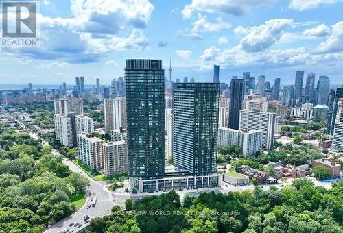 2220 - 585 BLOOR STREET E  Toronto, ON M4W 0B3
