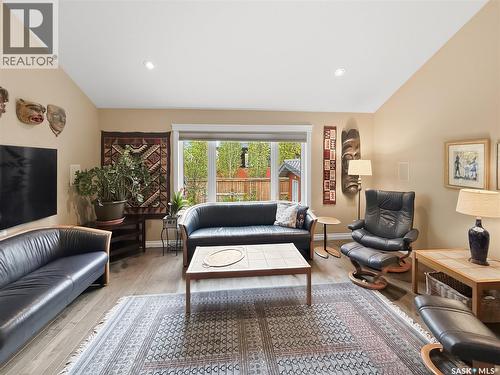 845 Prestwick Drive, Swift Current, SK - Indoor Photo Showing Living Room