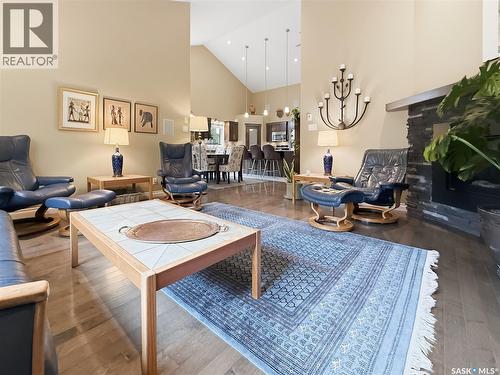 845 Prestwick Drive, Swift Current, SK - Indoor Photo Showing Living Room