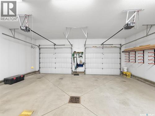 845 Prestwick Drive, Swift Current, SK - Indoor Photo Showing Garage