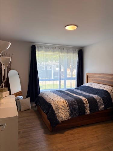 Master Bedroom - 2-146 Boul. Je-Me-Souviens, Laval (Sainte-Rose), QC - Indoor Photo Showing Bedroom