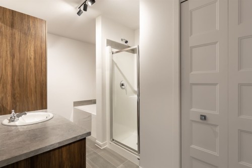 Bathroom - 306-300 Rue Du Grenoble, Lachute, QC - Indoor Photo Showing Bathroom