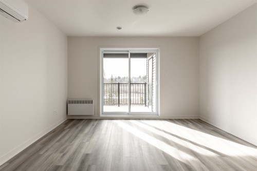 Salon - 304-300 Rue Du Grenoble, Lachute, QC - Indoor