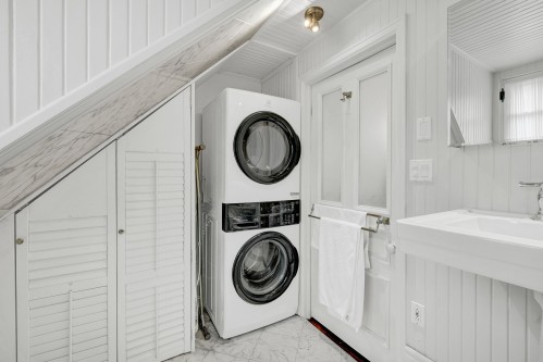 Salle de bains - 330 Ch. Des Neiges, Piedmont, QC - Indoor Photo Showing Laundry Room