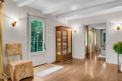 Hall d'entrée/Vestibule - 330 Ch. Des Neiges, Piedmont, QC - Indoor Photo Showing Other Room