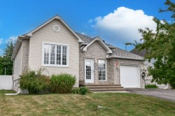 1805 Rue Albani  Saint-Jérôme, QC J7Z 0A8