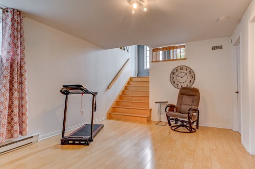 Salle familiale - 1805 Rue Albani, Saint-Jérôme, QC - Indoor