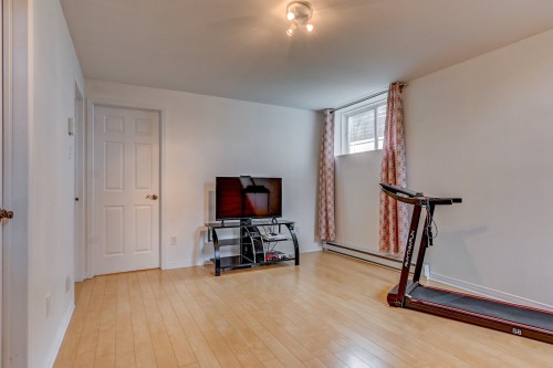 Salle familiale - 1805 Rue Albani, Saint-Jérôme, QC - Indoor