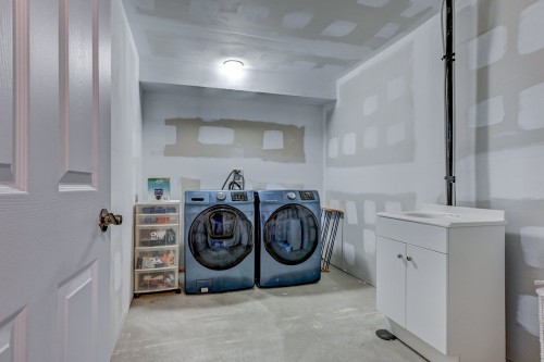 Salle de bains - 1805 Rue Albani, Saint-Jérôme, QC - Indoor Photo Showing Laundry Room