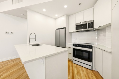 Cuisine - 409-30 Ch. Bates, Montréal (Outremont), QC - Indoor Photo Showing Kitchen With Upgraded Kitchen