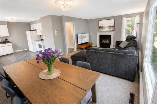 5 Connaught Pl, Pinawa, MB - Indoor With Fireplace