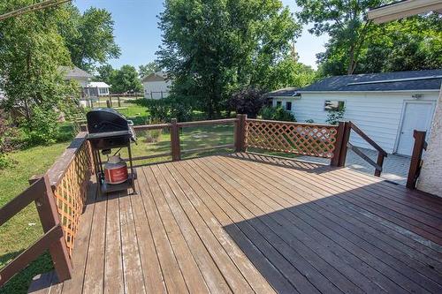 5 Connaught Pl, Pinawa, MB - Outdoor With Deck Patio Veranda With Exterior