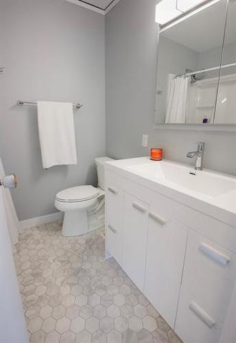 5 Connaught Pl, Pinawa, MB - Indoor Photo Showing Bathroom