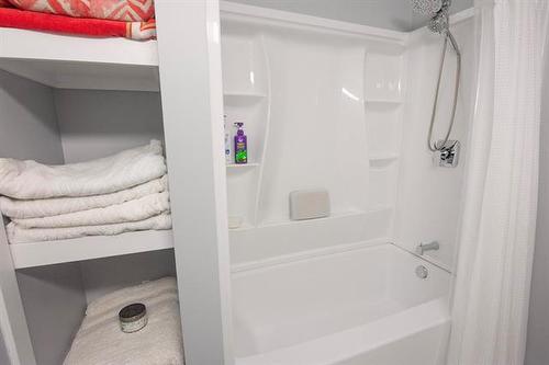 5 Connaught Pl, Pinawa, MB - Indoor