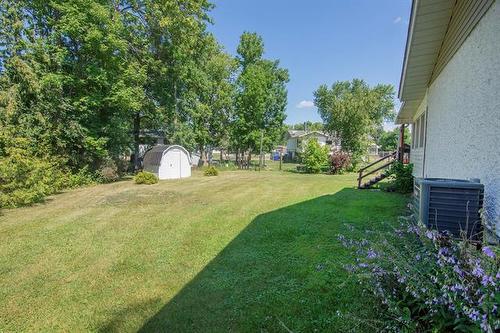 5 Connaught Pl, Pinawa, MB - Outdoor
