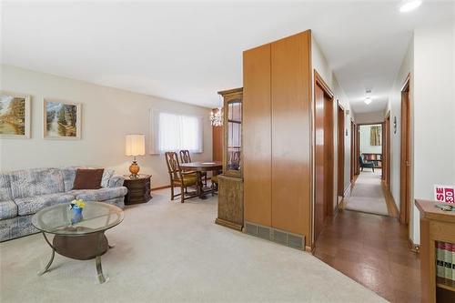 30 Woodcrest Dr, Winnipeg, MB - Indoor Photo Showing Living Room