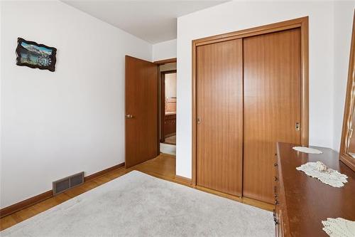 30 Woodcrest Dr, Winnipeg, MB - Indoor