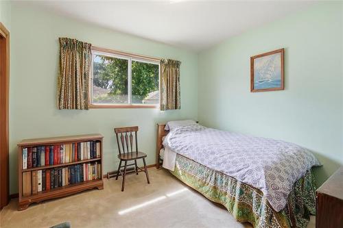 30 Woodcrest Dr, Winnipeg, MB - Indoor Photo Showing Bedroom