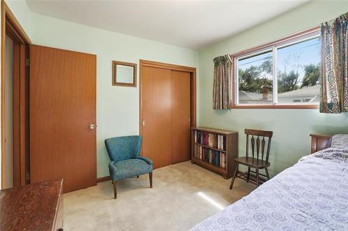 30 Woodcrest Dr, Winnipeg, MB - Indoor Photo Showing Bedroom