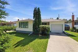 30 Woodcrest DR  Winnipeg, MB R2V 2T2