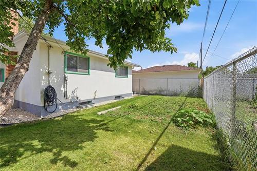 30 Woodcrest Dr, Winnipeg, MB - Outdoor